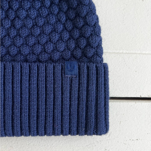 Lululemon Bubble Knit Pom Beanie True Navy Blue Wool Blend One Size Winter Cozy